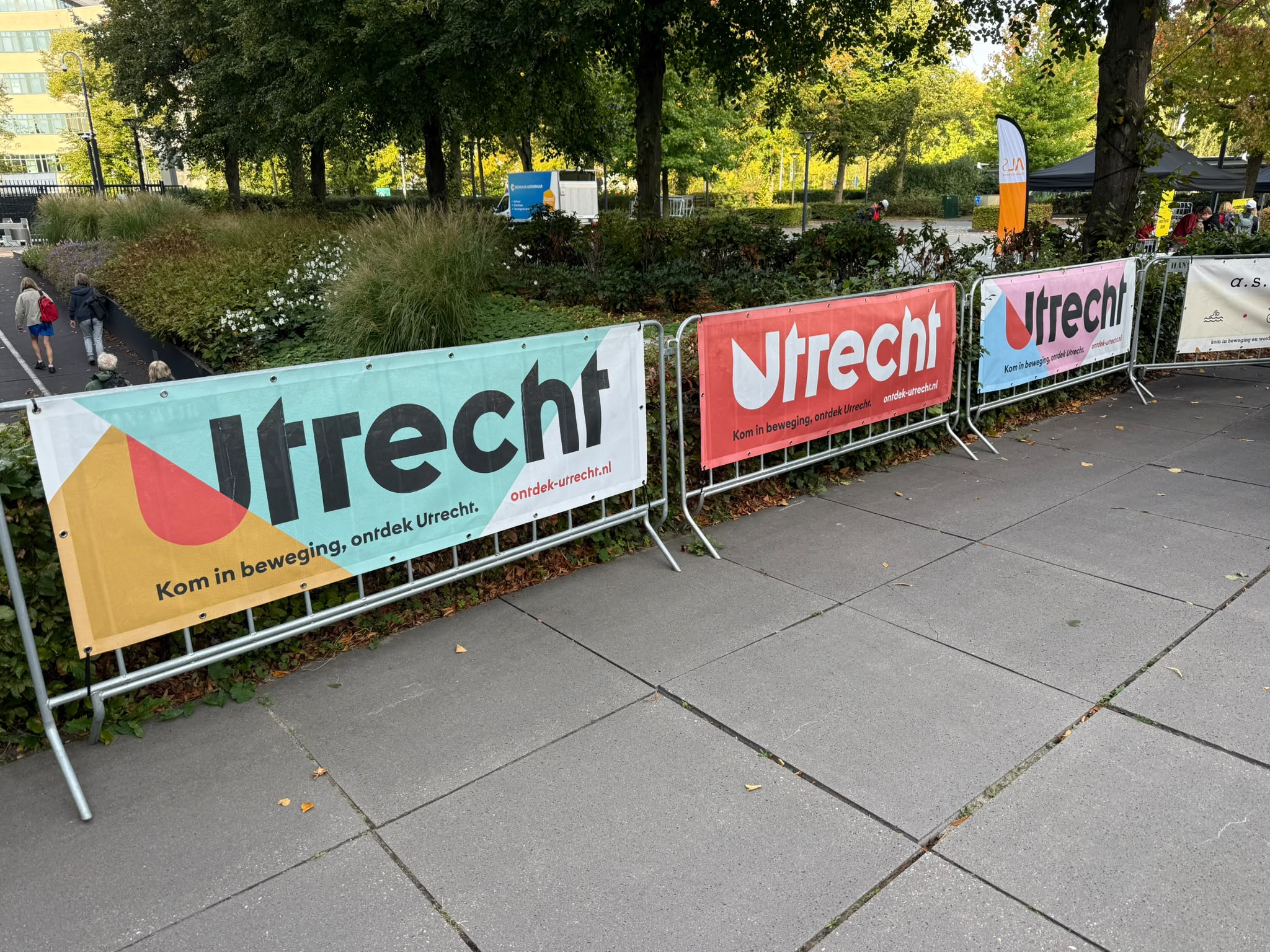 Dranghek met het Utrechtlogo erop.